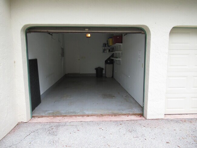 Building Photo - 4 Lexington Ln E