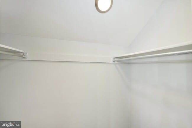 Building Photo - 9900 Kingsbridge Dr