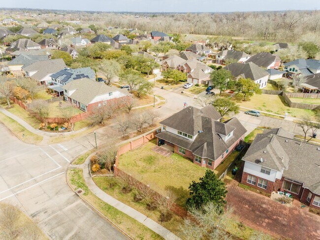 Building Photo - 5906 Saber River