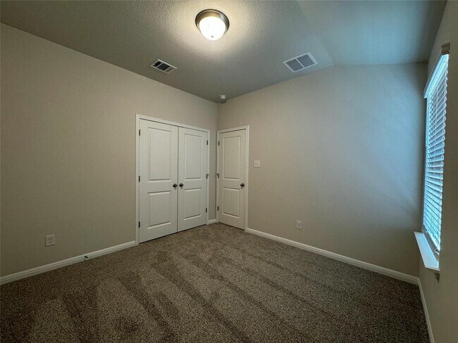 Building Photo - 340 Fossil Dr