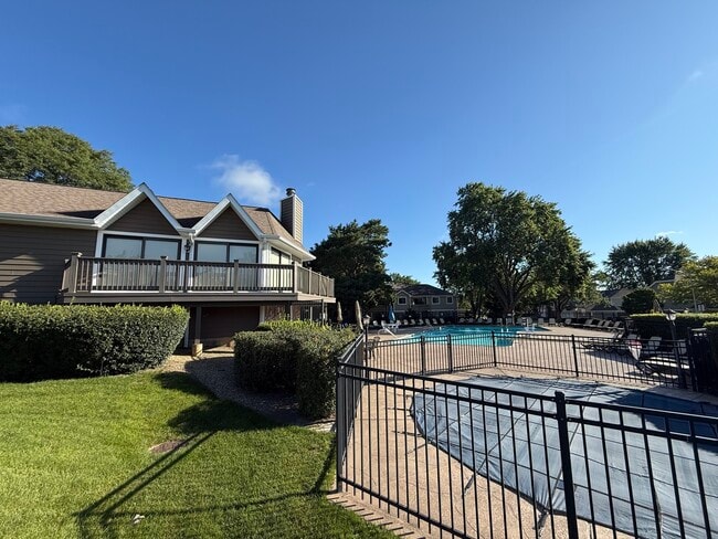 Building Photo - 70 Margate Ct
