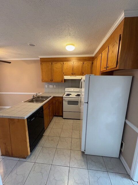 Building Photo - 3800 Sterling Pointe Dr