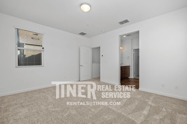 Building Photo - 220 Cinema St