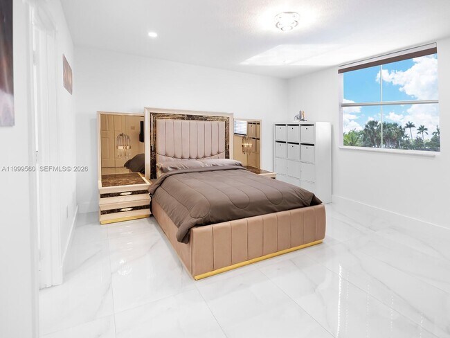 Building Photo - 4860 SW 161st Ln