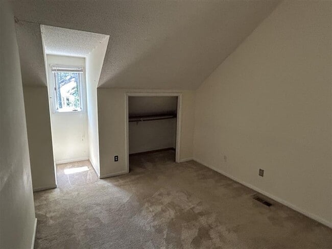 Building Photo - 4 Bed | 2 Bath Townhouse near NCSU - MOVE ...