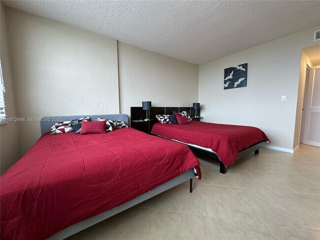 Building Photo - 2501 S Ocean Dr