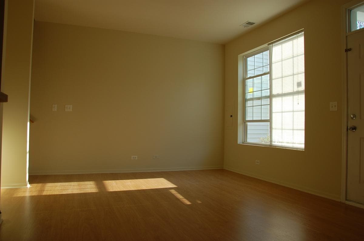 Building Photo - 143 Springbrook Trl S