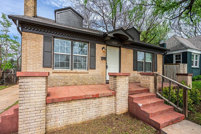 Building Photo - 2 Bed/1 Bath Home Near OCU!