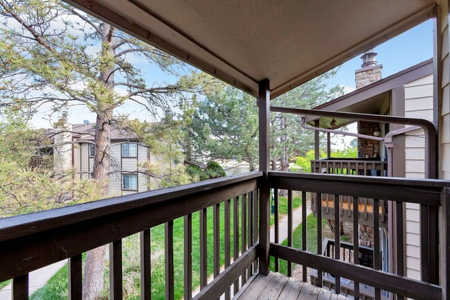 Building Photo - 1BR Condo • Fireplace • Balcony in Aurora