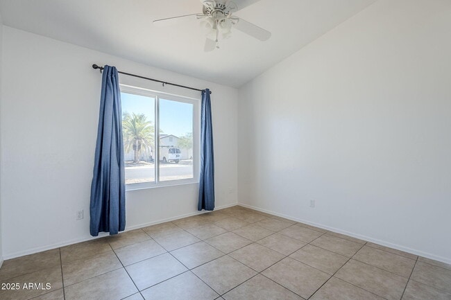 Building Photo - 678 S Silver Dr