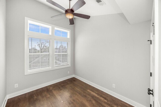 Building Photo - 505A Moore Ave