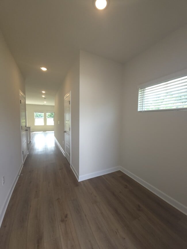 Building Photo - 2 Rockshire Trl
