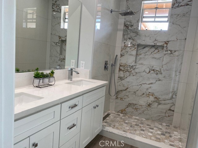 Building Photo - 2003 Ladrillo Aisle