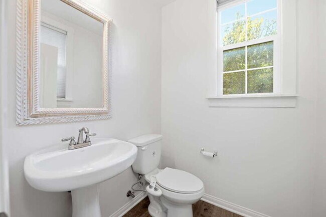 Building Photo - 1482 Franceschi Dr