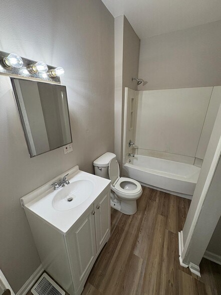 Building Photo - 1610 Walnut St