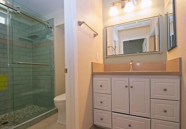 Building Photo - Fully Remodeled Lakeside Retreat at Virgin...