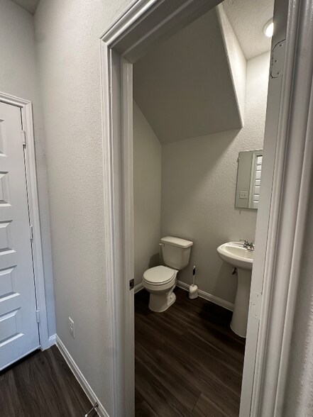 Building Photo - 22114 Regal Heights Dr