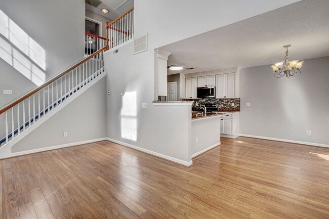 Building Photo - SINGLE FAMILY HOME- 3 Bedrooms 2.5 Baths