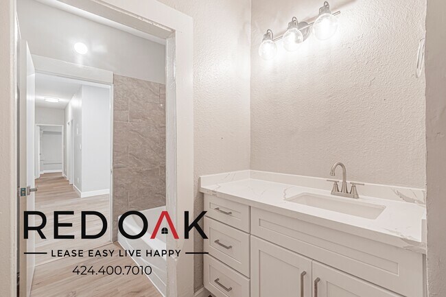 Building Photo - 4606 S Vermont Ave