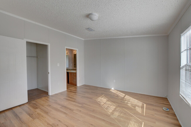 Building Photo - 22937 Seaspray Pl