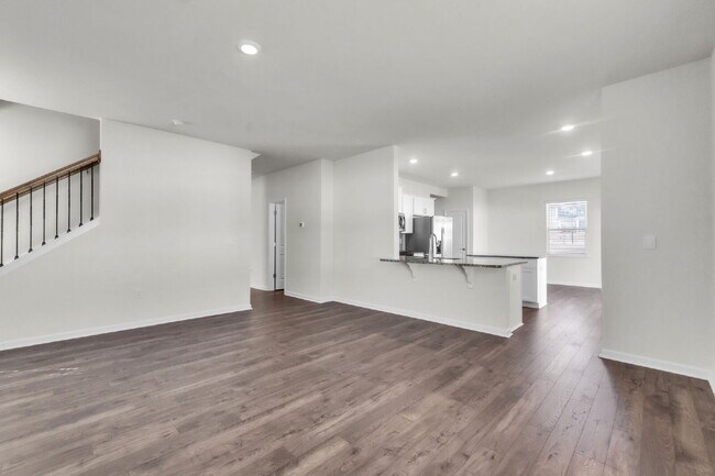 Building Photo - Modern 4BR Home with Loft & 2.5 Baths in W...