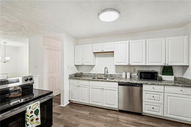Building Photo - 4042 Sweetbriar Ln