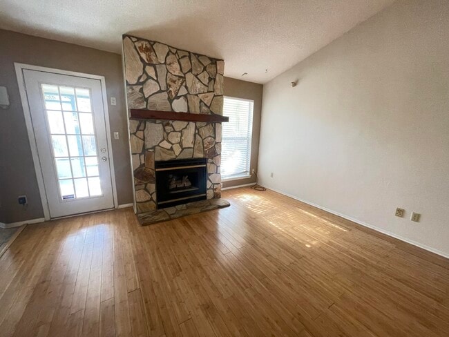 Building Photo - 117 Hollow Cove