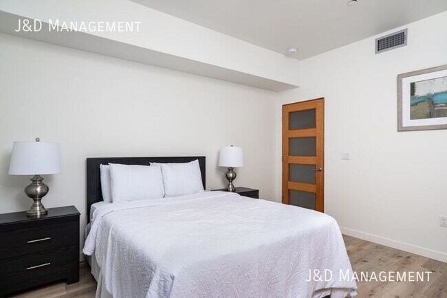 Building Photo - 3333 Reynard Way