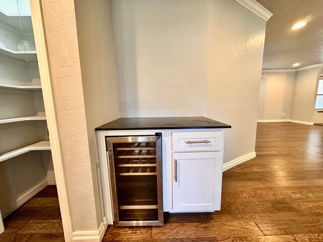 Building Photo - 3 Bed Home OKC - Move in Deposit-Free! (If Qualified)