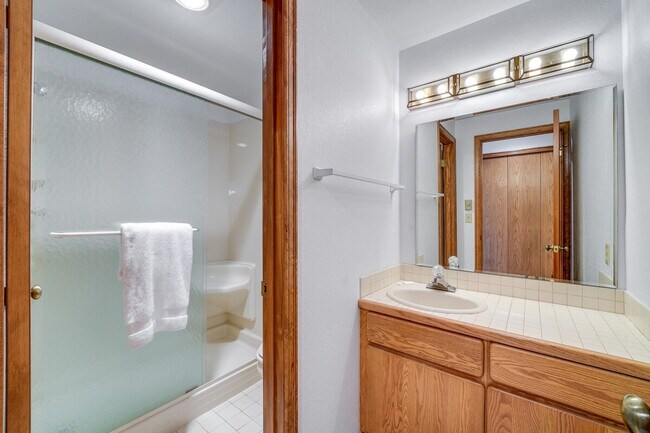 Building Photo - 902 Paiute Pl