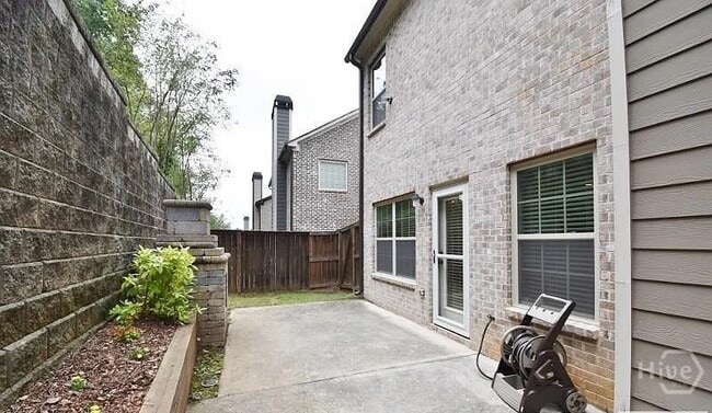 Building Photo - 157 Putters Dr