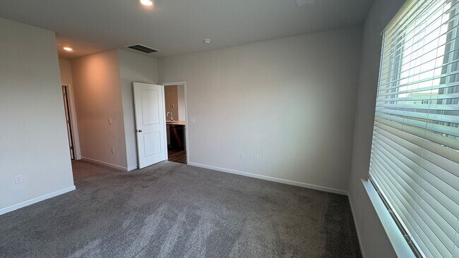 Building Photo - Beautiful 3/2 In Amenity Filled Neighborhood!