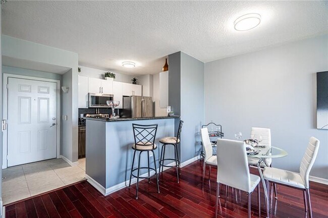 Building Photo - 2421 NE 65th St