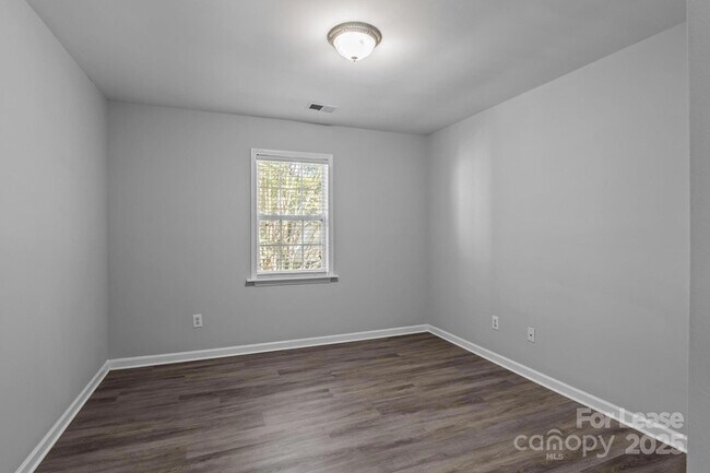 Building Photo - 10660 Holly Ridge Blvd