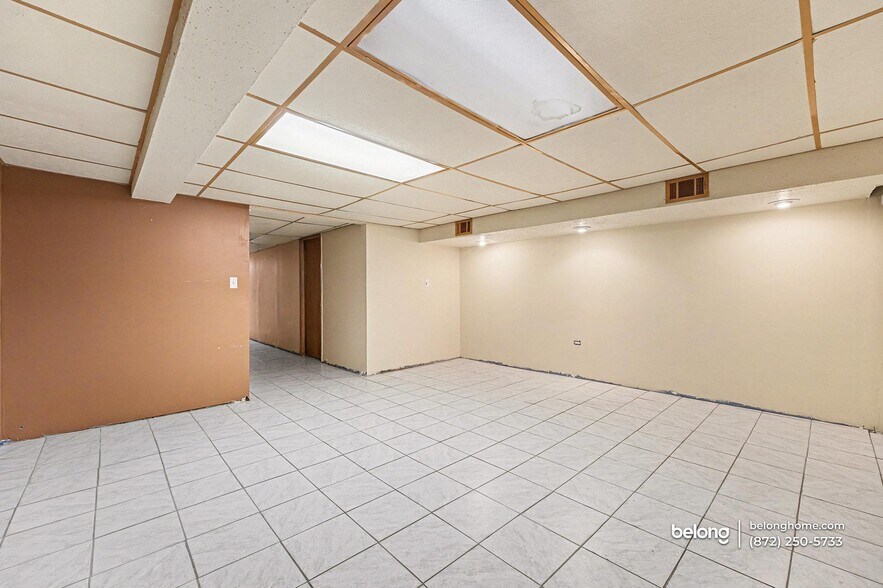 Building Photo - 1138 W 115th St