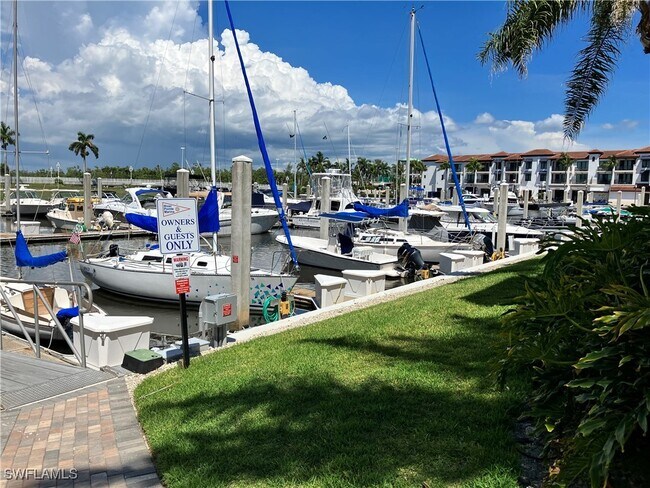 Building Photo - 807 River Point Dr