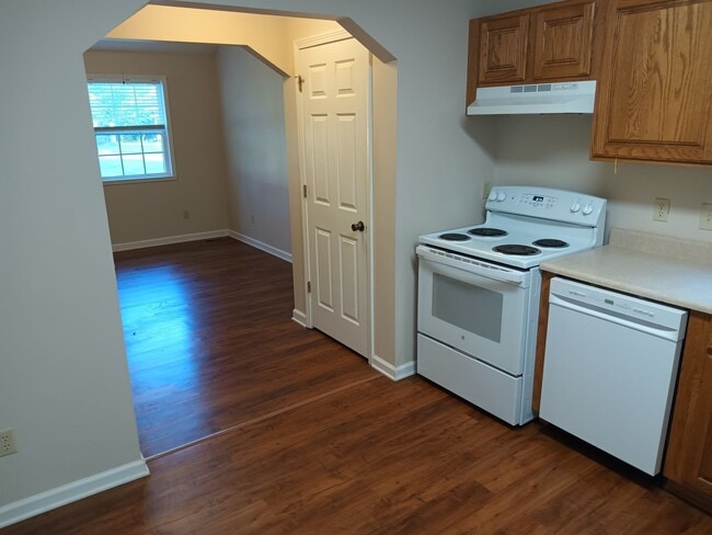 Building Photo - 104 Majestic Dr