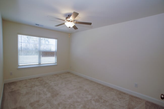 Building Photo - 206 Oakchest Ct