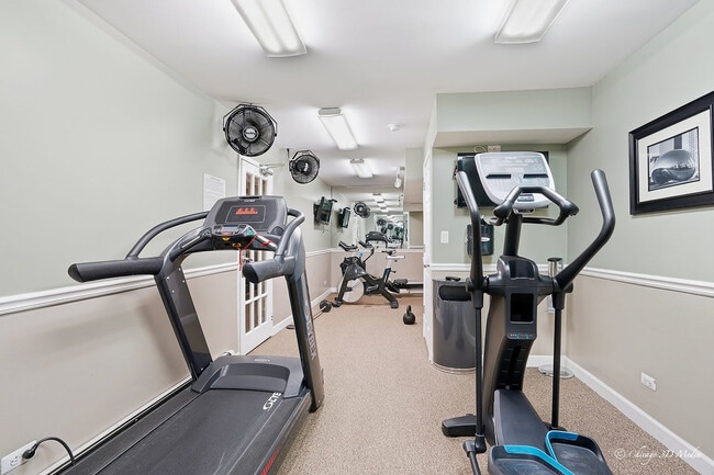 Building Photo - 3900 N Pine Grove Ave