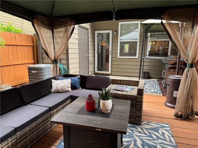 Building Photo - 1613 Bayrose Cir