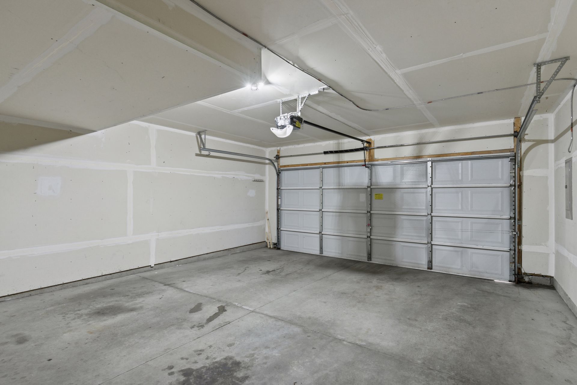 Building Photo - 15424 Foster Dr N