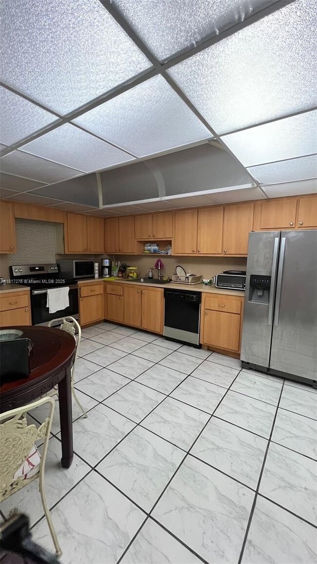 Building Photo - 5825 Collins Ave