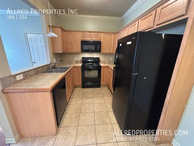 Building Photo - 24 S Ray Ave