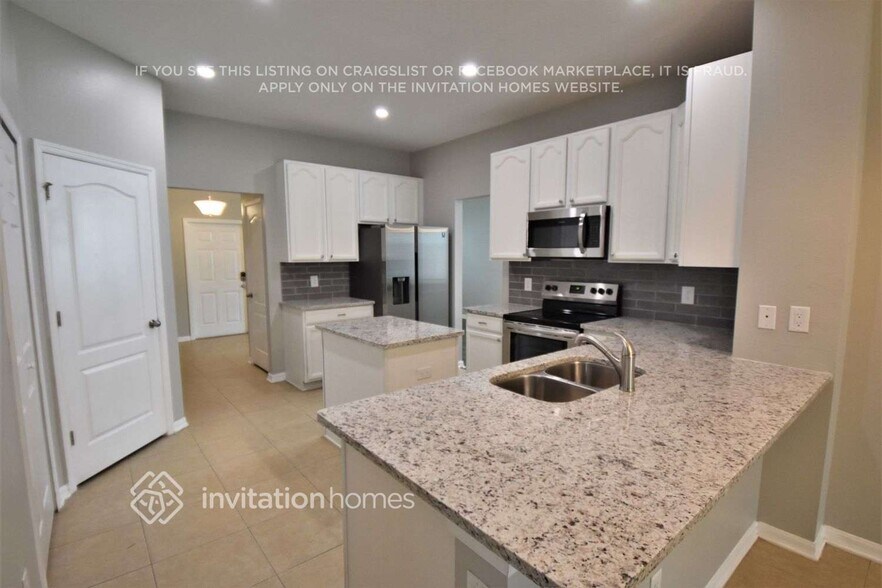 Building Photo - 5905 Lilac Lake Dr