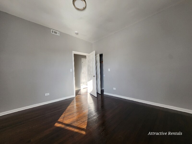 Building Photo - 3658 S Indiana Ave