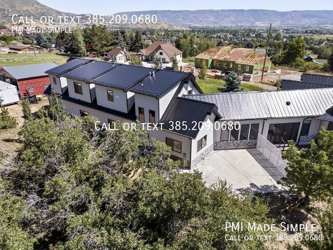 Building Photo - Elegant Home in Scenic Midway