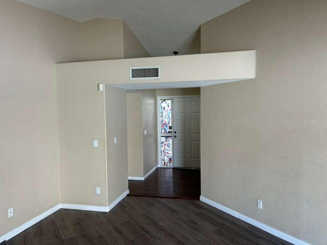 Building Photo - 15822 N 5th Ave