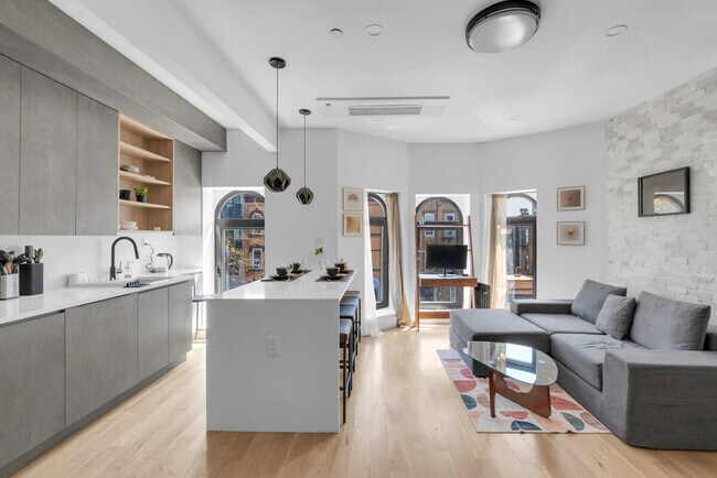 Building Photo - 217 Schaefer St