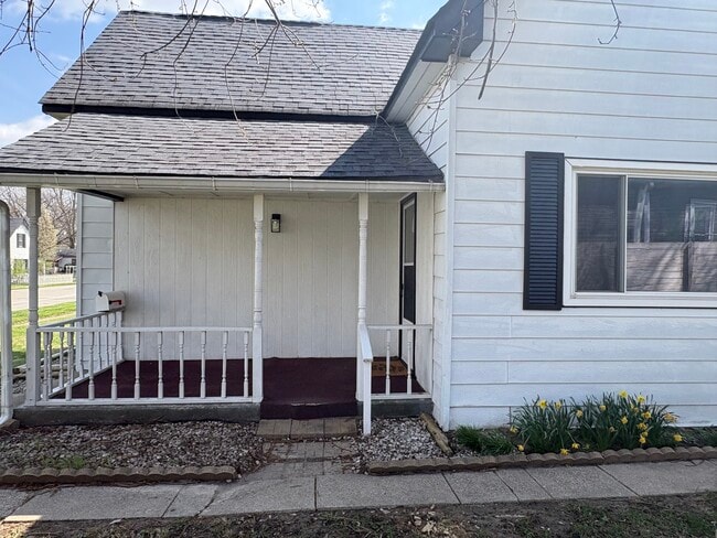 Building Photo - 645 Forest Ave