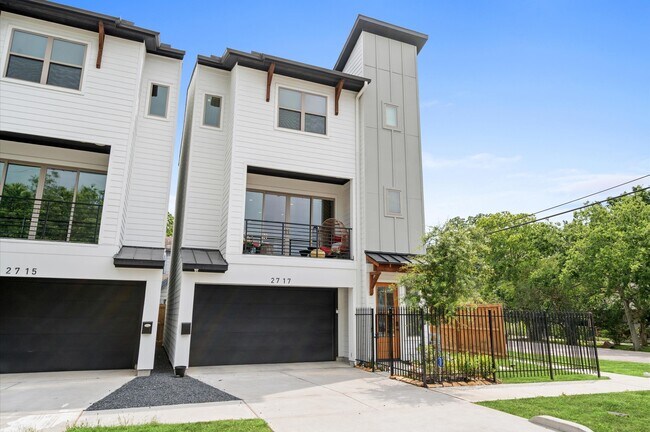 Building Photo - 2717 Drew St